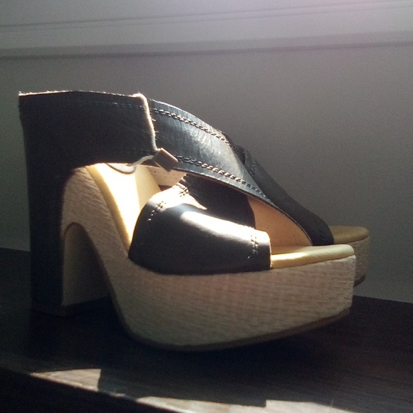Vintage Criss Cross  Platform Leather  Wrapped Heel Sandals - Picture 11 of 16